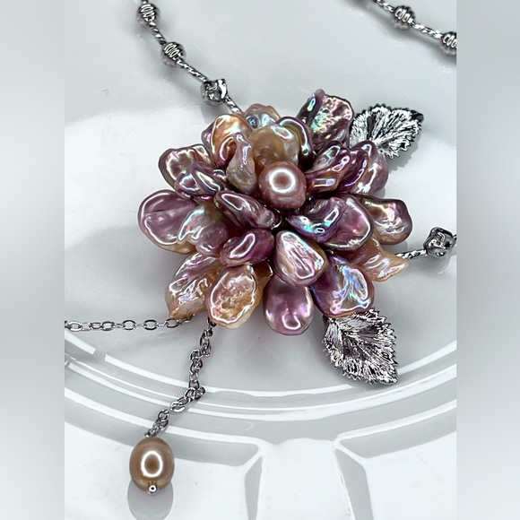 💕 Handmade Freshwater Premium Multi Layer Keshi Pearl 🦄 Purple Flower 🌺 Necklace - Picture 3 of 3